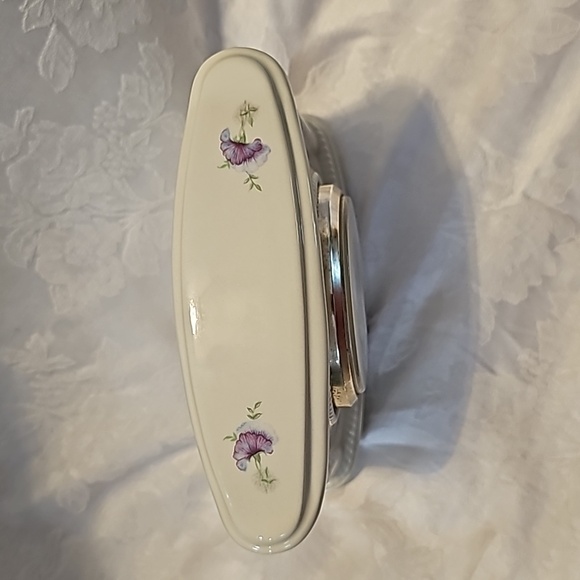 Bulova Quartz Porcelain White Floral Decorative Mantle Desk Clock. - Picture 2 of 4